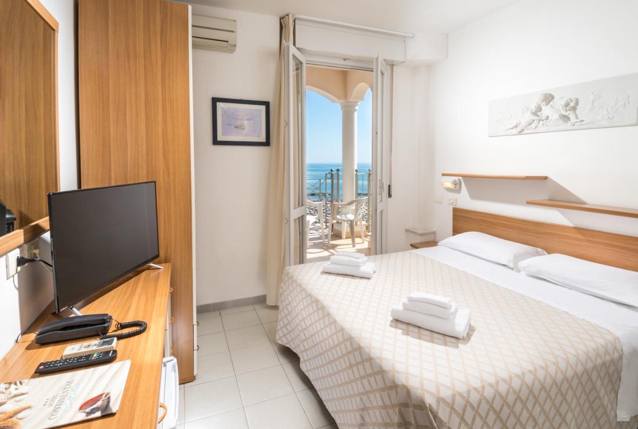 Hotel Continental Cattolica Bagian luar foto