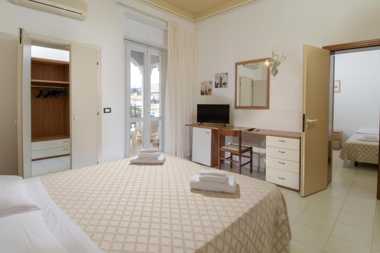 Hotel Continental Cattolica Bagian luar foto