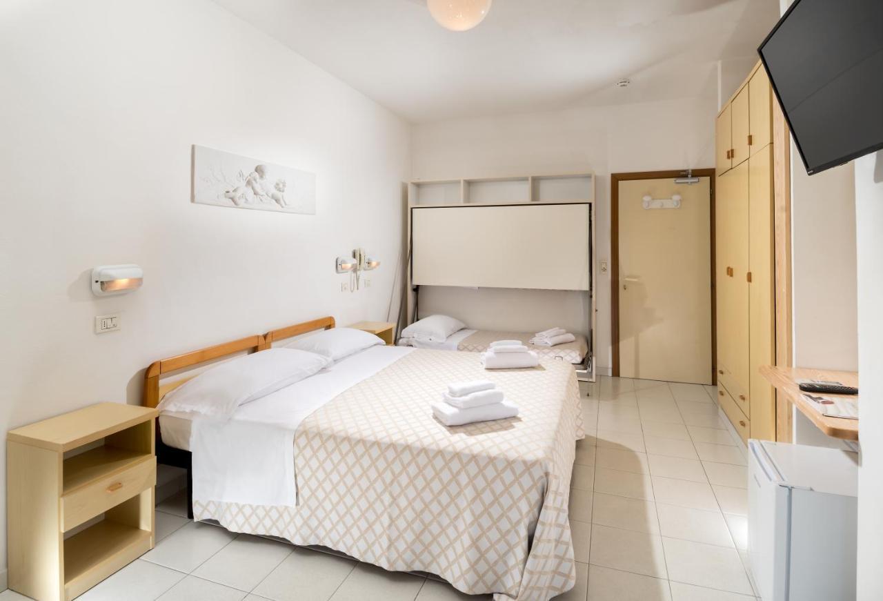 Hotel Continental Cattolica Bagian luar foto