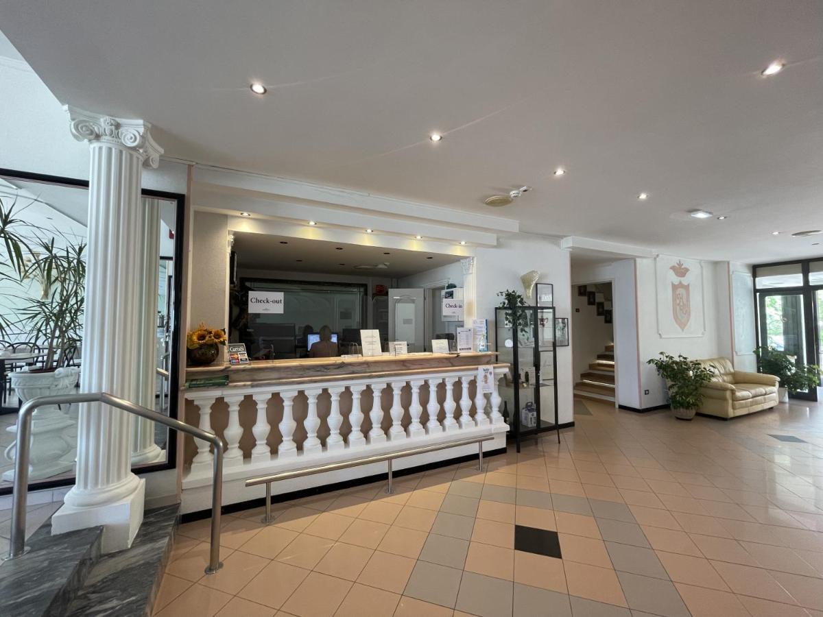 Hotel Continental Cattolica Bagian luar foto