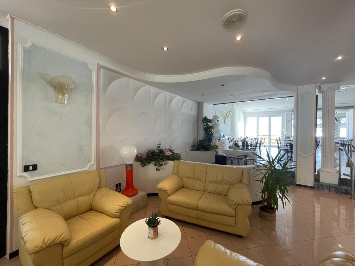 Hotel Continental Cattolica Bagian luar foto
