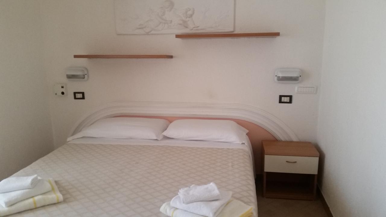 Hotel Continental Cattolica Bagian luar foto