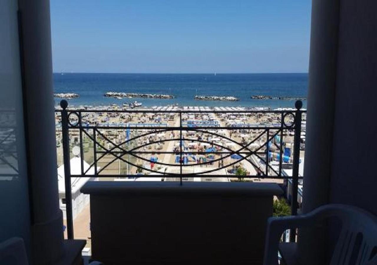 Hotel Continental Cattolica Bagian luar foto