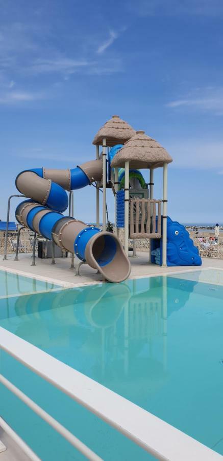 Hotel Continental Cattolica Bagian luar foto