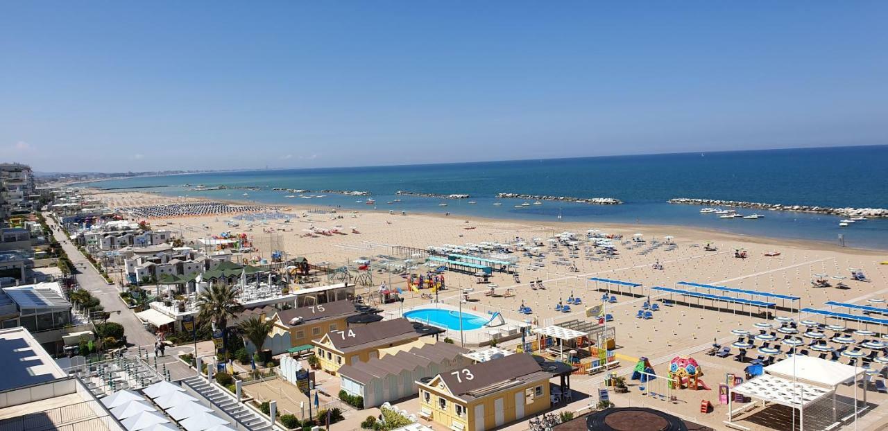 Hotel Continental Cattolica Bagian luar foto